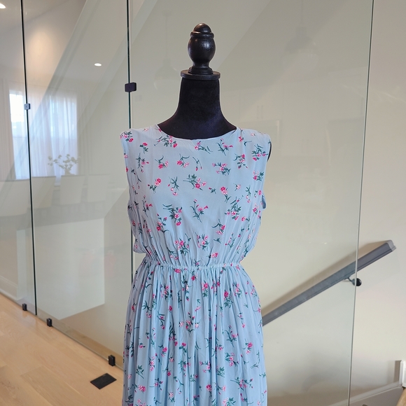 Floral Blue Sleeveless Dress - Picture 8 of 9